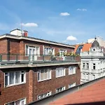 Cozy 4-Bedrooms Apartment With Terrace