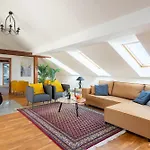 Cozy 4-Bedrooms Apartment With Terrace