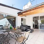 Cozy 4-Bedrooms Apartment With Terrace