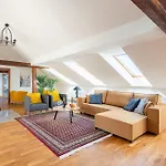 Cozy 4-Bedrooms Apartment With Terrace