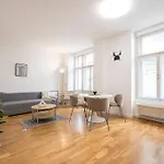 Urban Apartment Skorepka