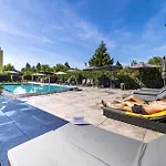 Hotel Aura Design&Garden Pool