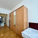 Quadrio Bedroom Central Apartment