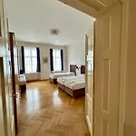 Quadrio Bedroom Central Apartment