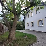 Klasicky Dum, 5 Loznic , 5 Bedrooms, Praha
