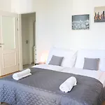Rose Suites And Rooms