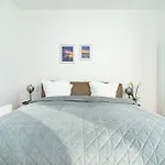 High-Class Rooftop Apt. With Spacious Terrace
