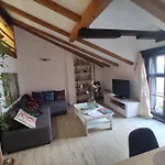 Cozygem Apt 2 Mins Walk Charles Bridge