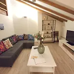 Cozygem Apt 2 Mins Walk Charles Bridge