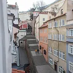 Residence Thunovska