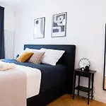 Spacious Apartment Near Prague Castle