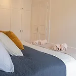 Spacious Apartment Near Prague Castle