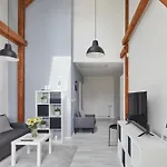 Prague Days - Bright Apartments - Fast Wifi - Quiet Area