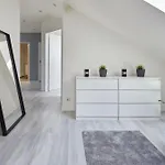 Prague Days - Bright Apartments - Fast Wifi - Quiet Area