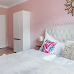 Pastel Art Deco 3Bdr Ruterra Apt