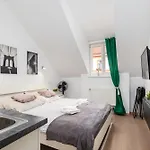 Private Retreat Close To Stations In Praha 3