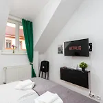 Private Retreat Close To Stations In Praha 3