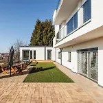 Airport Luxury Apartment & Spa Prague