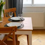 Cosy Central Apartment In Zizkov