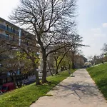 Onsite Free Garage Parking, 10Min Centre By Bus