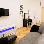 Black & White Apartment Prague By Wenceslas Square And Muzeum