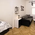 Black & White Apartment Prague By Wenceslas Square And Muzeum