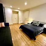 Valentine\'S National Museum Apartments