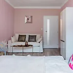 Pastel Art Deco 3BDR Ruterra Apt