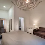 Luxury Modern Designed Oldtown Apartment