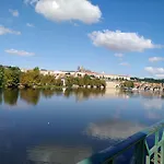 Modern Apartment Všehrdova