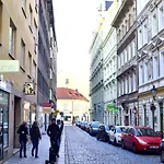 Prague Old Town Apartment Benediktska 6