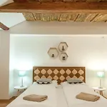 Golden Sheep Apartments Near Charles Bridge