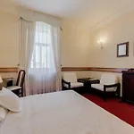 Louren Hotel