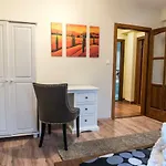 Spacious And Quiet Attic Flat In Centre