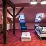Spacious And Quiet Attic Flat In Centre
