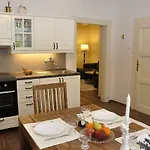 Atmospheric Quiet Apartment