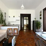 Spacious Cozy Apartments In Centre