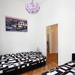 Apartment Near The Charles Bridge