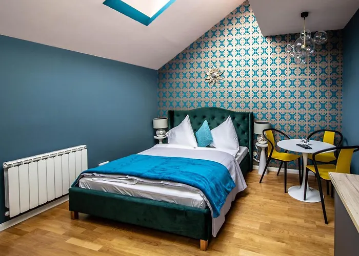 Bourgeois Apartment In Cultural Heritage Building By Ruterra