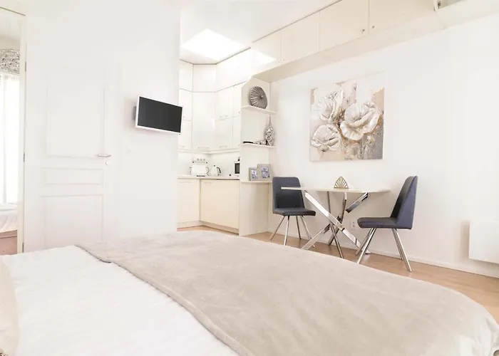 Cozy&Quiet Apartment With A/C In City Centre