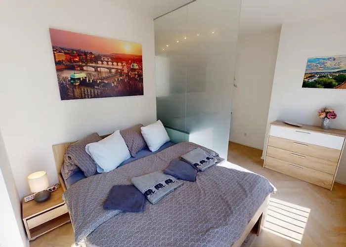 Onsite Free Garage Parking, 10Min Centre By Bus