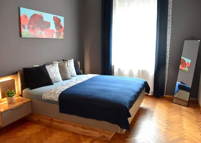 Airstay Prague : Deluxe Apartment Old Town