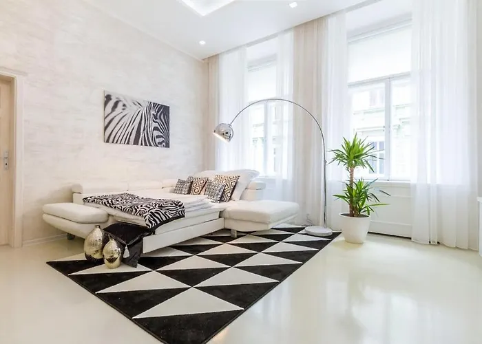 Stylish Apartment 5 Minutes Walk From City Center