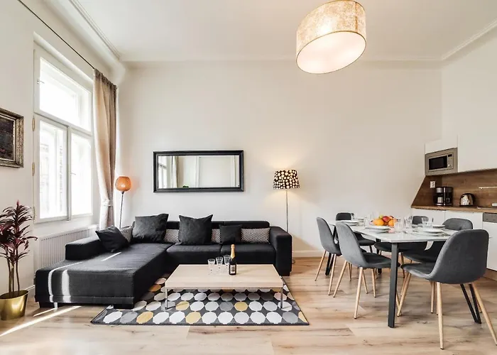Charles Bridge - 3 Bedroom Apartment - Old Town