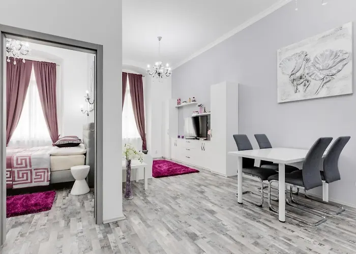 Apartment Thunovska 10