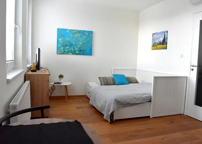 Airstay Prague Apartment: Grebovka