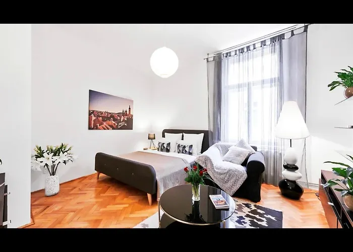 Old Town Square Apartment Jakubska 744