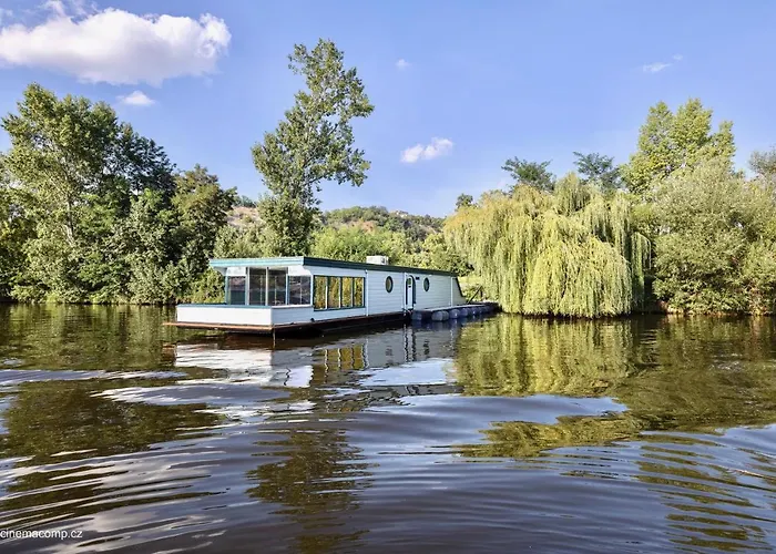 Houseboat - Best Place In Prague