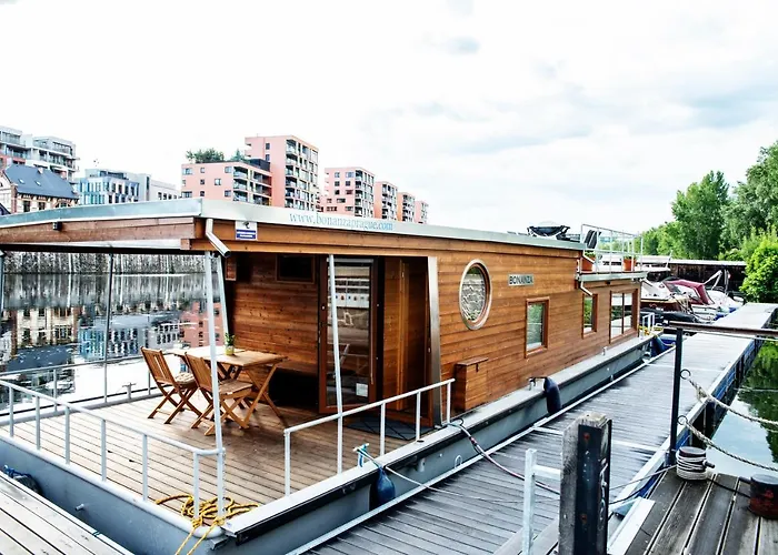 Houseboat Bonanza Prague