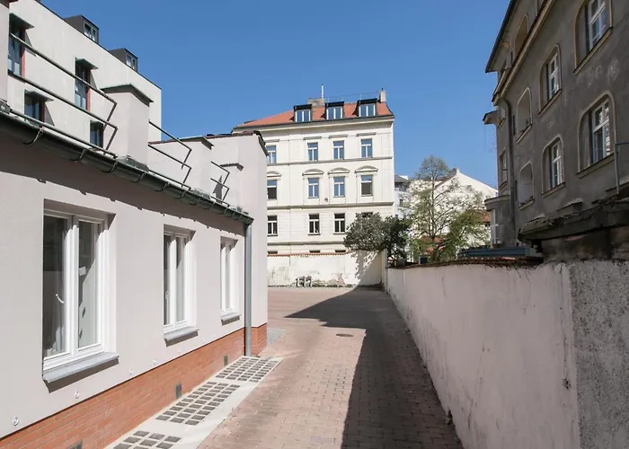 Cozy Apartment In Quiet Courtyard Near Charles Bridge